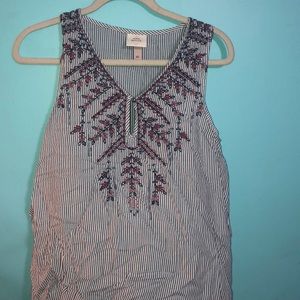 Tank with embroidery designs